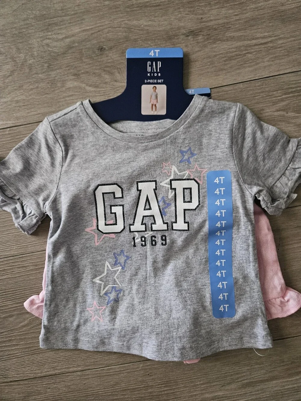 NWT GAP Kids Gray Logo Tee And Short Set with Pink & Blue Star Accents 4T